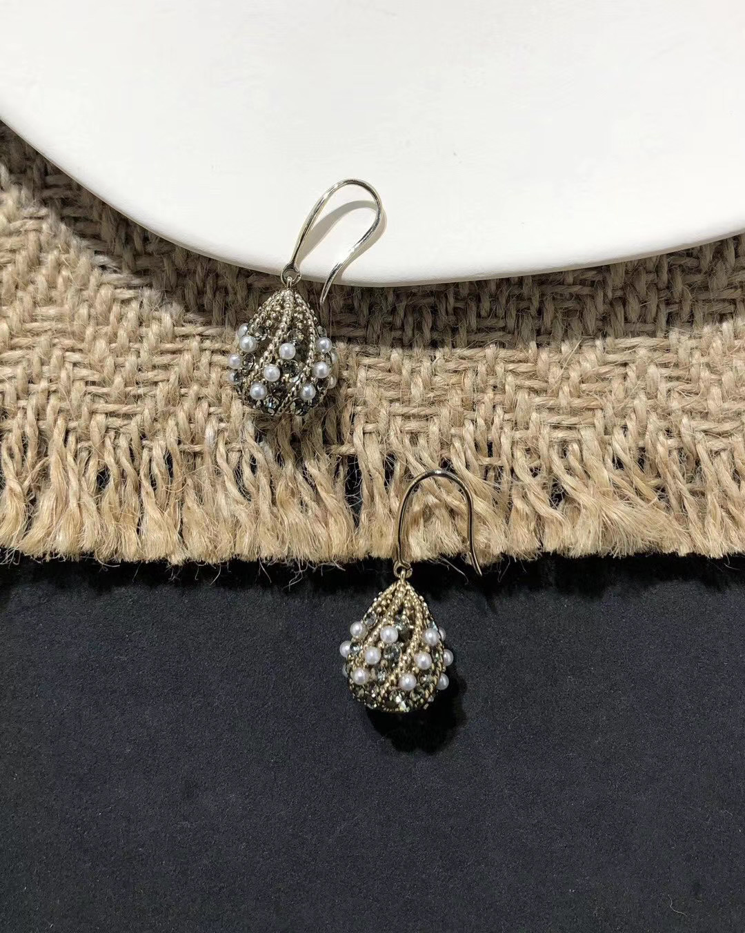 Natural freshwater pearl earrings, elegant French women's ear loops, original design sense, pure silver anti-allergy, simple and elegant Application Scenario