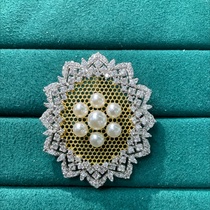 High quality brooch with diamond set with micro-setting technique