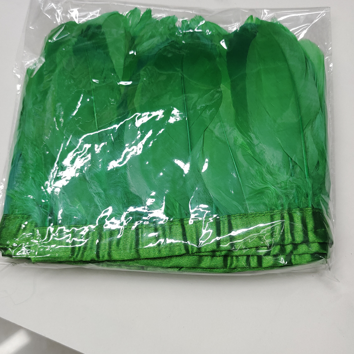 Middle feather bag green