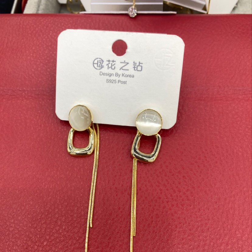 Long earrings from Dongdaemun, Korea