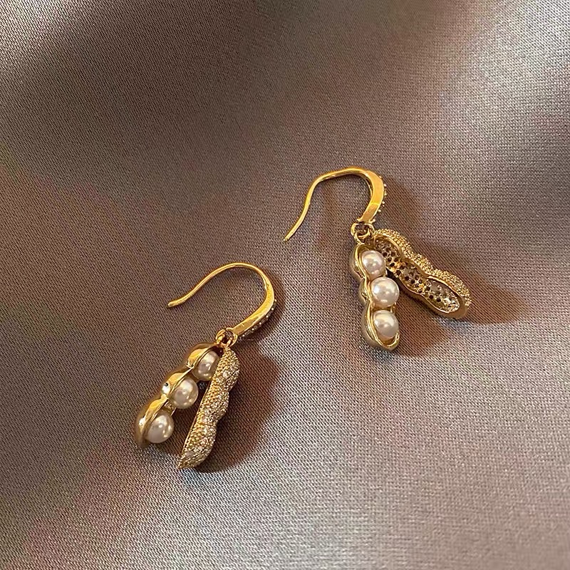 A new Korean style, versatile and exquisite peanut fashion ear hook Application Scenario