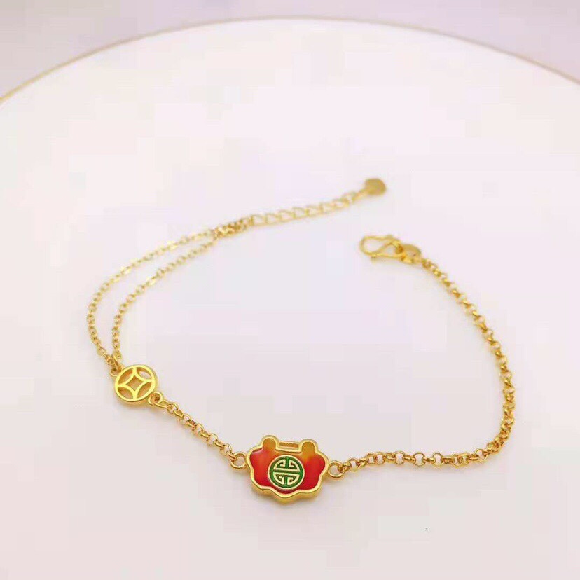 O-chain and red Ruyi bracelet