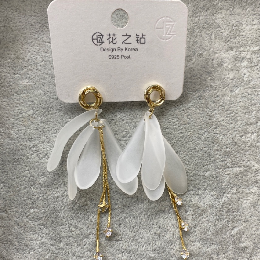 Petal earrings from Dongdaemun, South Korea