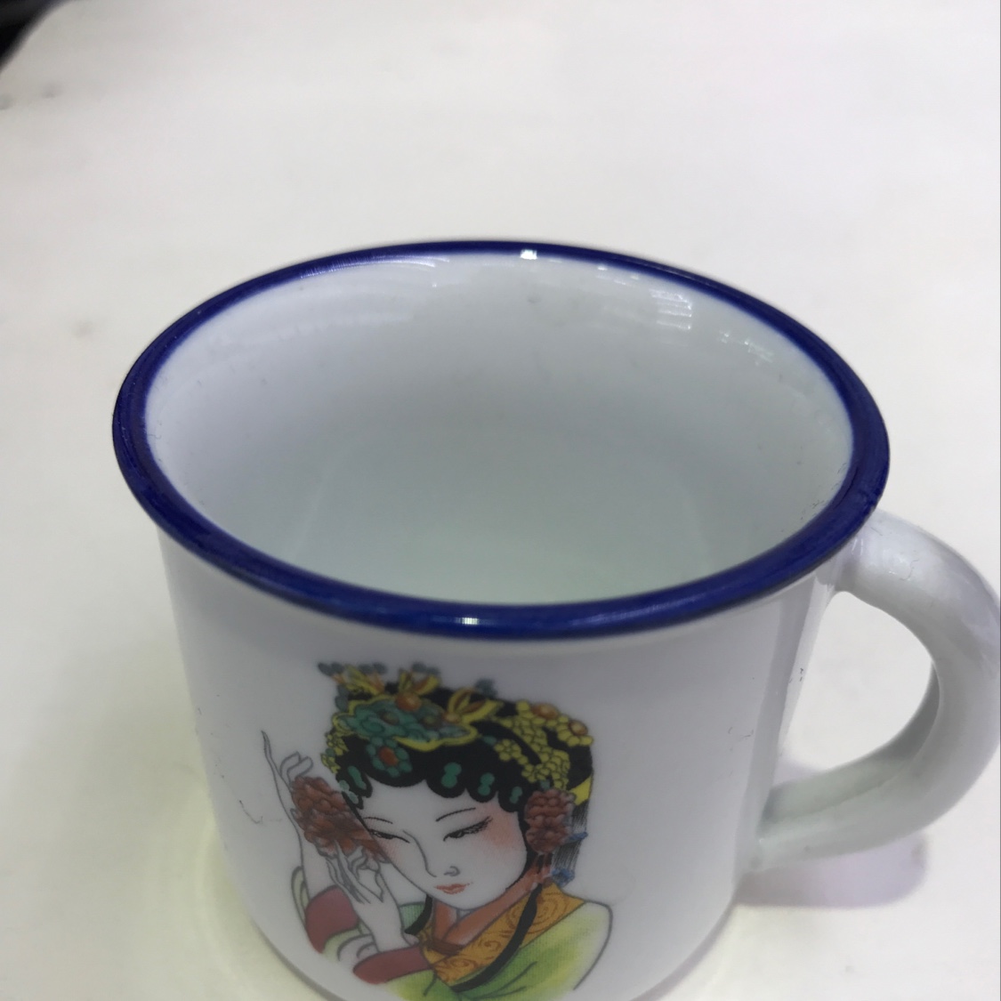 杯子美女