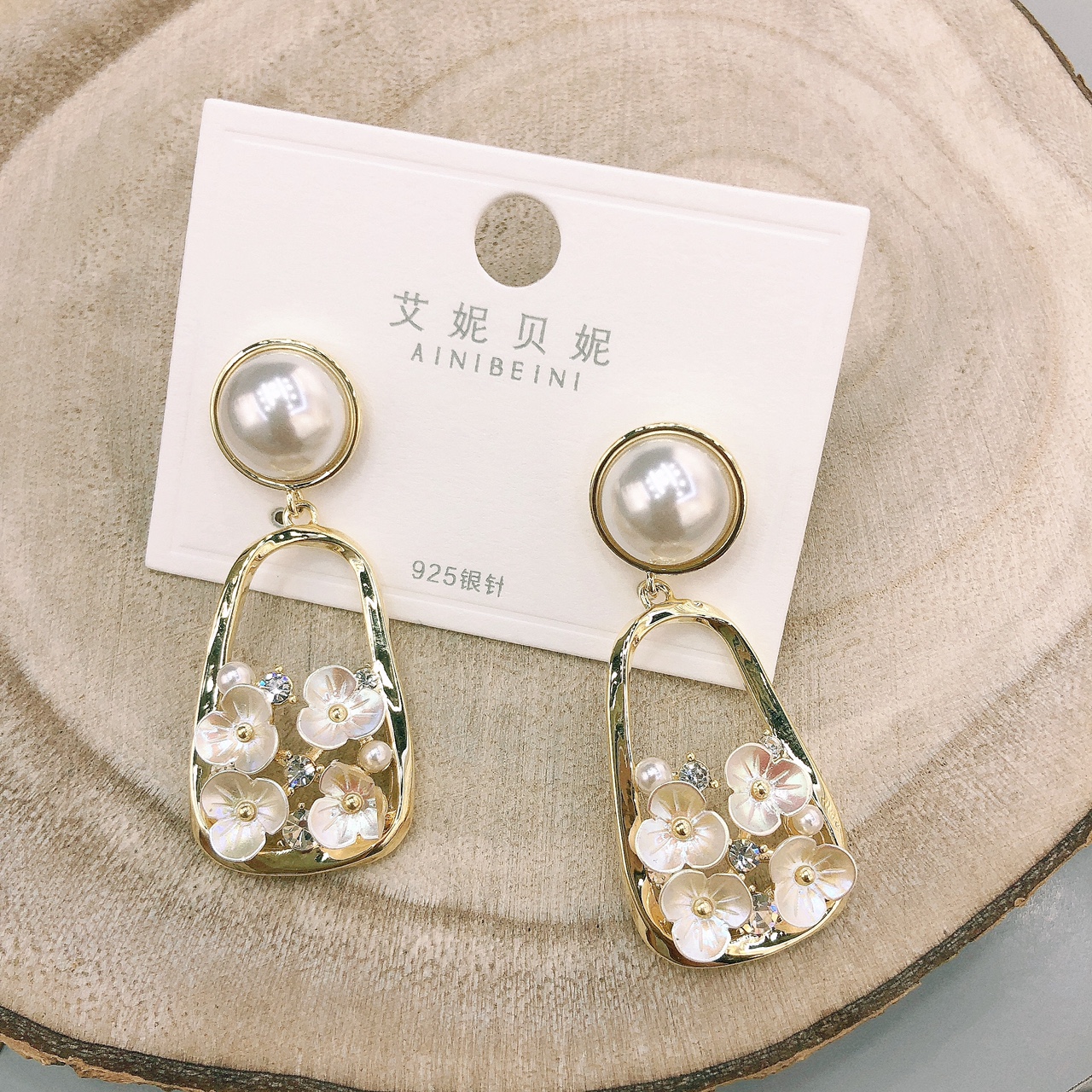 Pearl earrings 2021 New style, trendy, high-end, light luxury, goddess-like, ins style, shell flower stud earrings