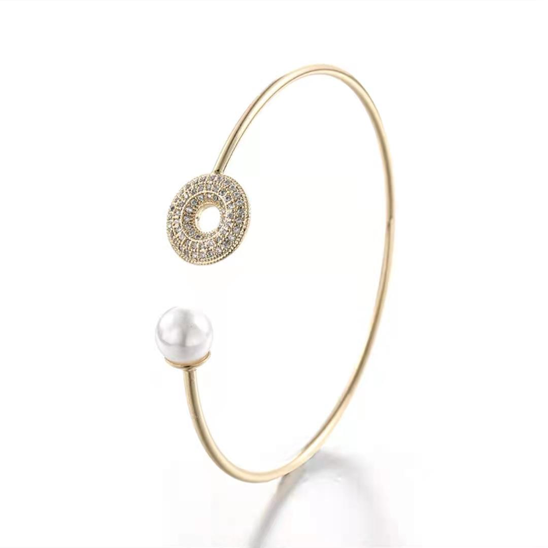 Bracelet gold pearl