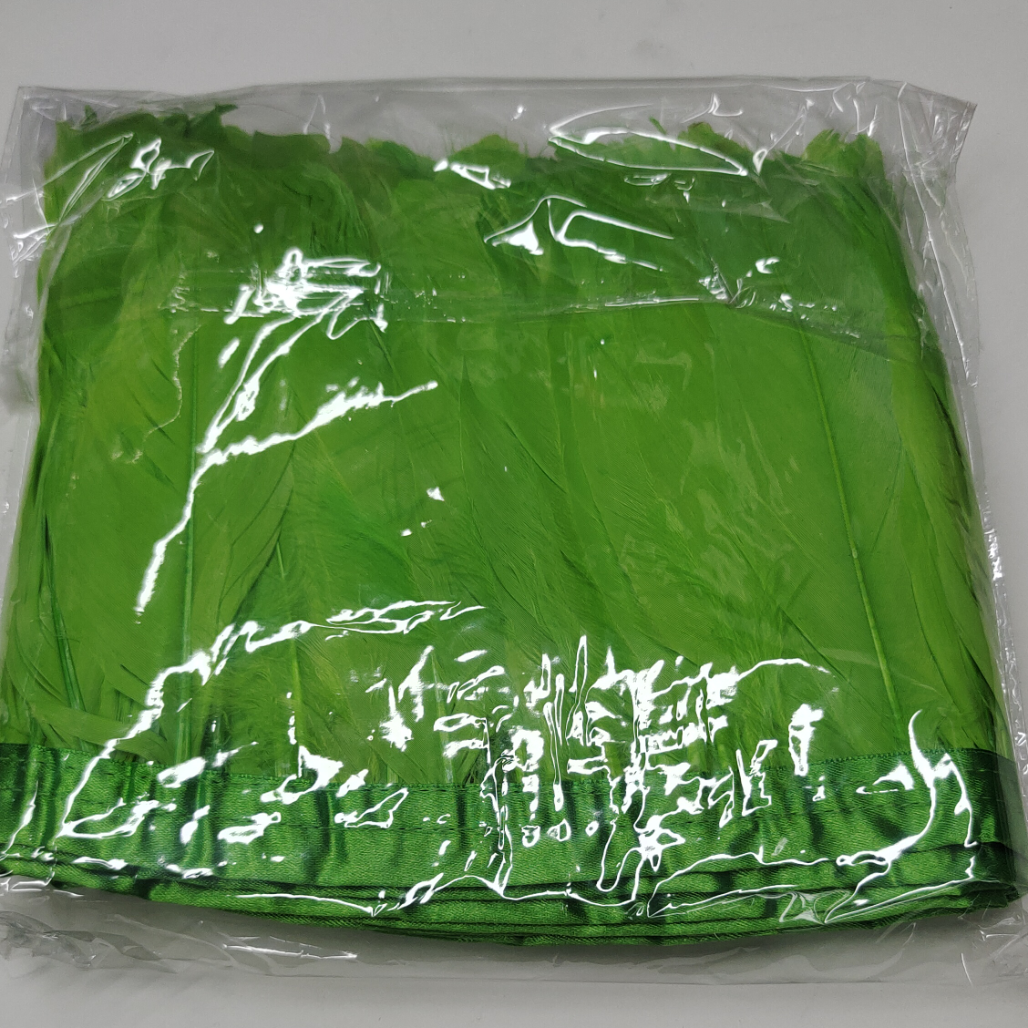 Feather bag fruit green