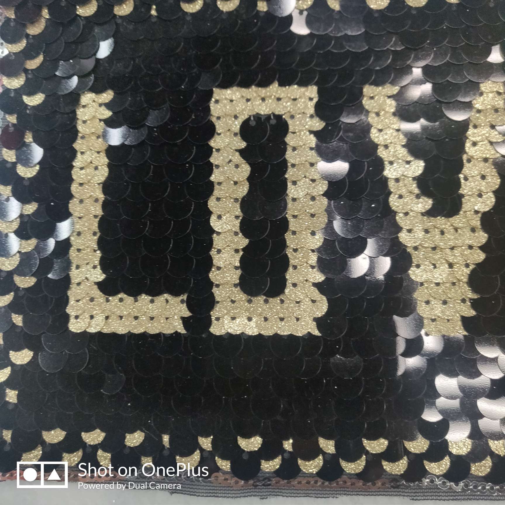 金色片黑色鱼鳞片刺绣布贴详情图5