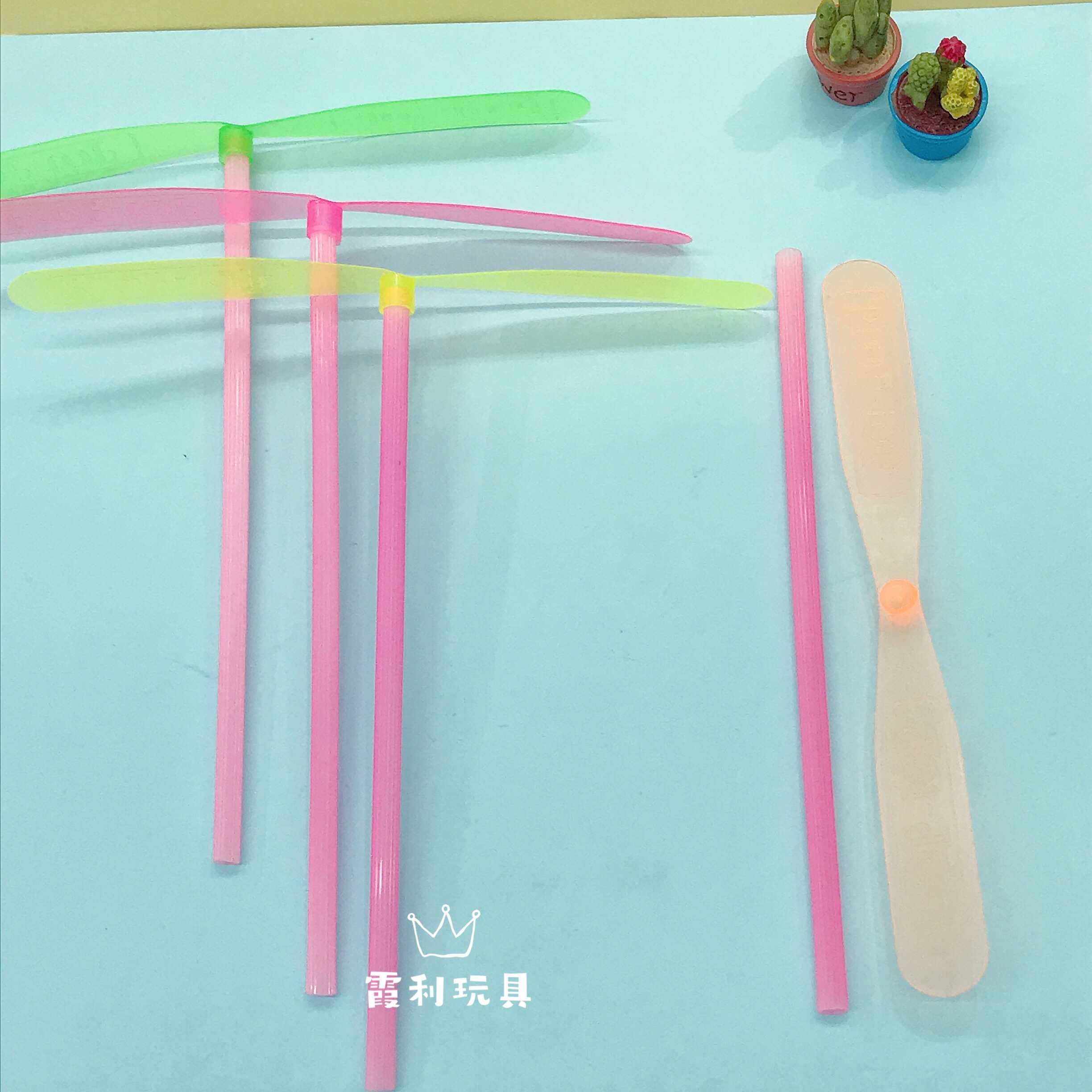 Plastic bamboo dragonfly children's plastic toy gift, traditional and nostalgic Application Scenario