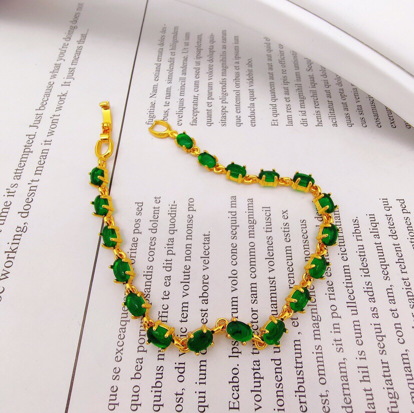Round emerald green zircon bracelet