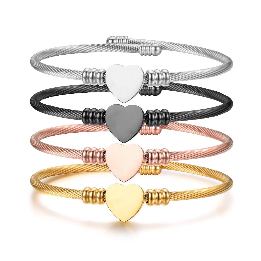 The new titanium steel jewelry is selling well, featuring a heart-shaped stainless steel bracelet for women