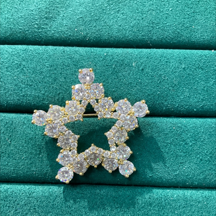 Five star brooch with micro-diamond setting