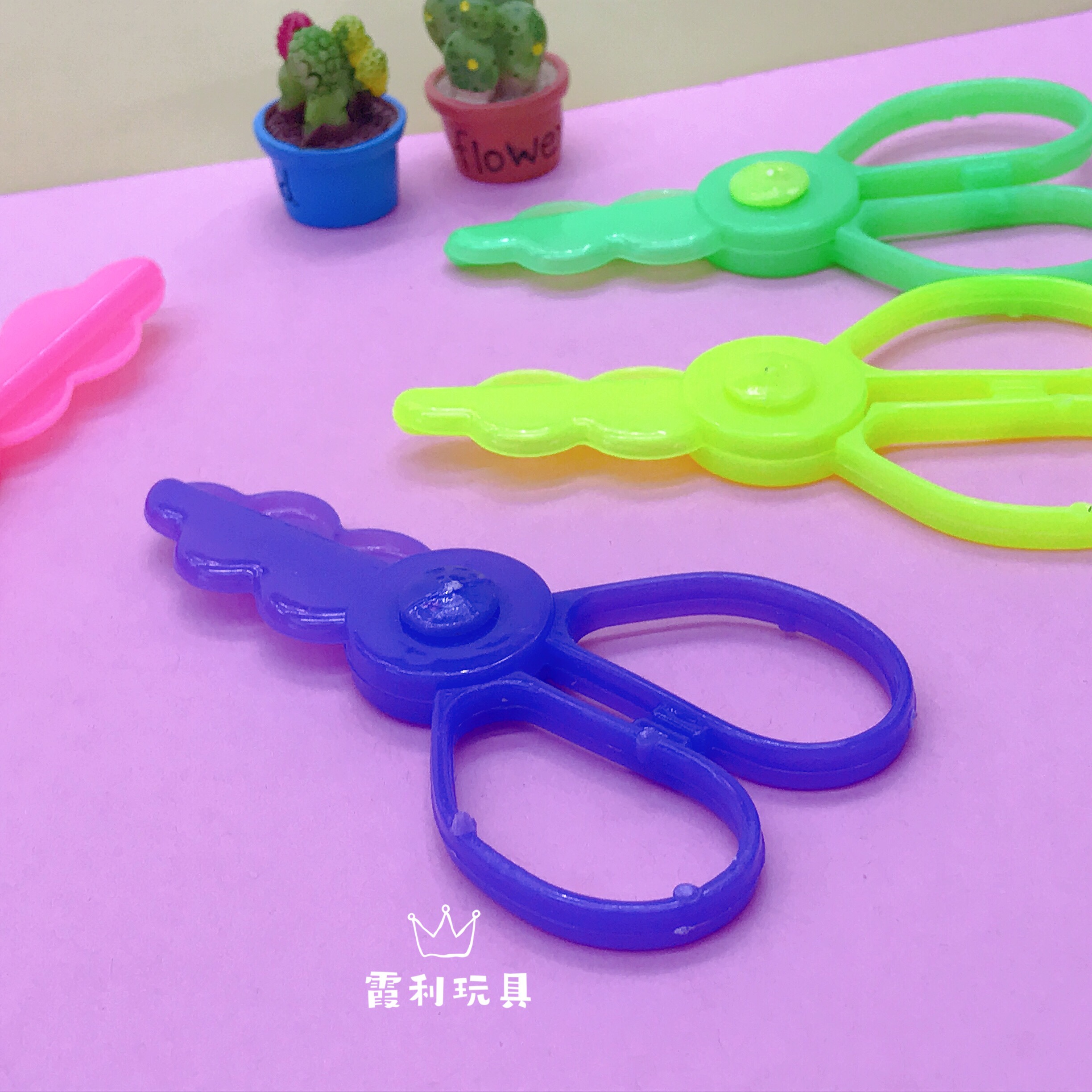 Plastic scissors, children's plastic toys, gift gacha Application Scenario