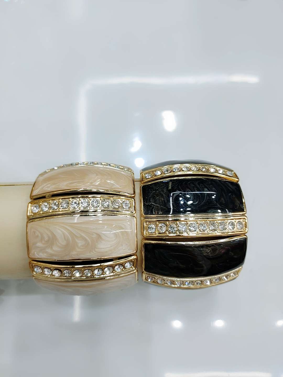 The new and popular CCB1 bracelet, a versatile European and American accessory, is simple and fashionable. It's a trendy bracelet Specification image