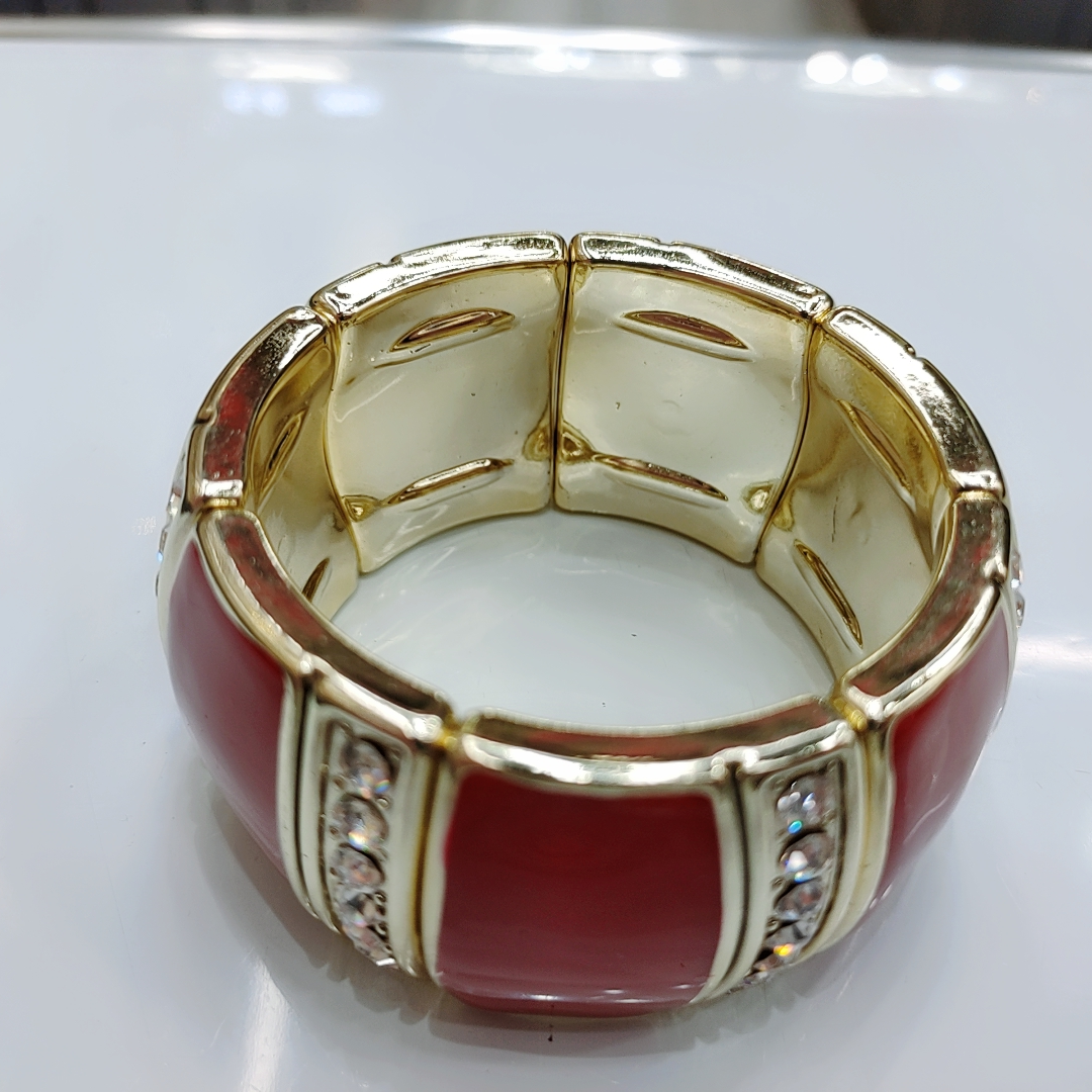 The best-selling oil drip Instagram retro style CCB thick chain exaggerated Internet celebrity bracelet is a cool and rustic girl