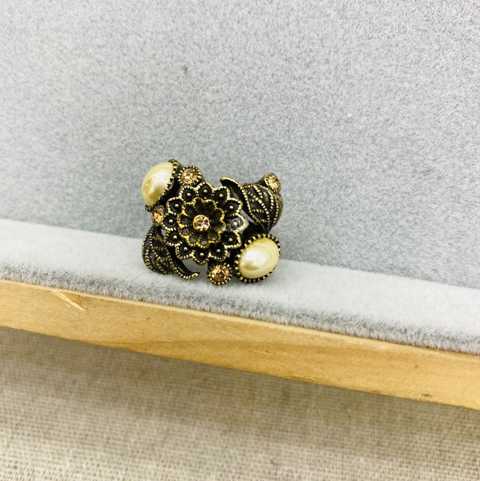 ins2021雅尚爱薇新款小众设计师韩国气质满钻水钻戒指女款简约网红冷淡风152