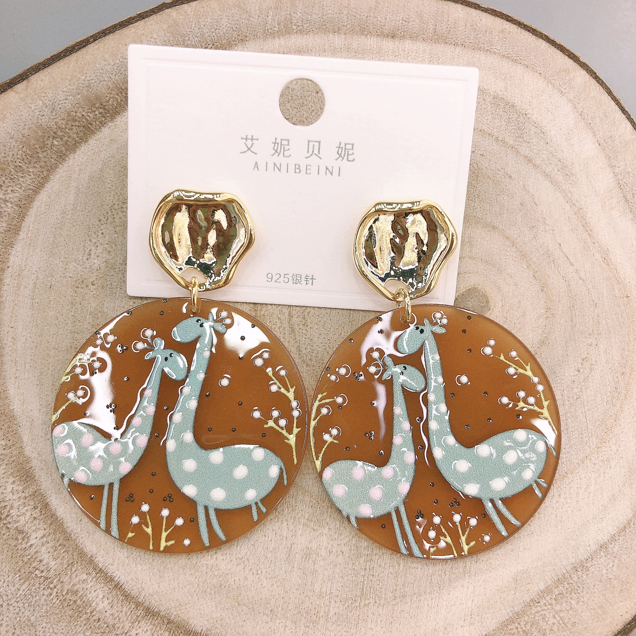 春夏洋气夸张时尚个性咖啡色亚克力长颈鹿度假中长款