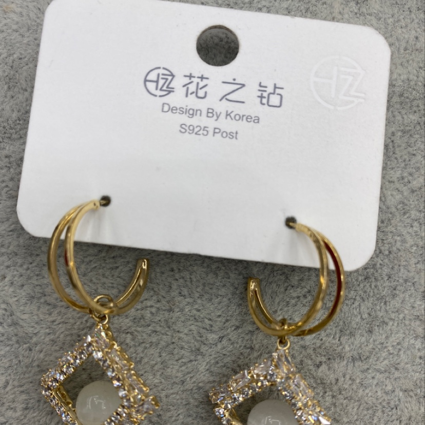 Cat eye earrings