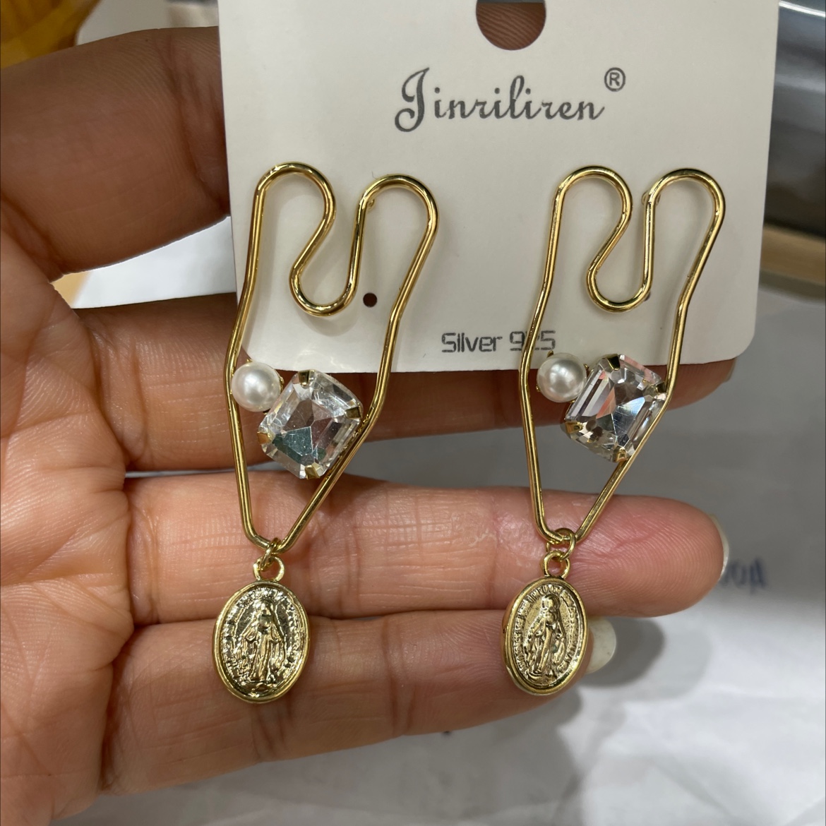 Today beauty fashion earrings unique design style match