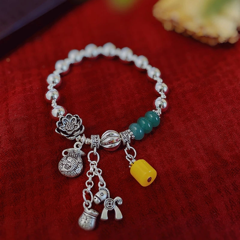 The Jingpoli brand SL95 Tibetan silver colored agate crystal bracelet is a niche, retro, ethnic-style Tibetan silver artistic bracelet. It's a silver agate bracelet that will make you rich soon