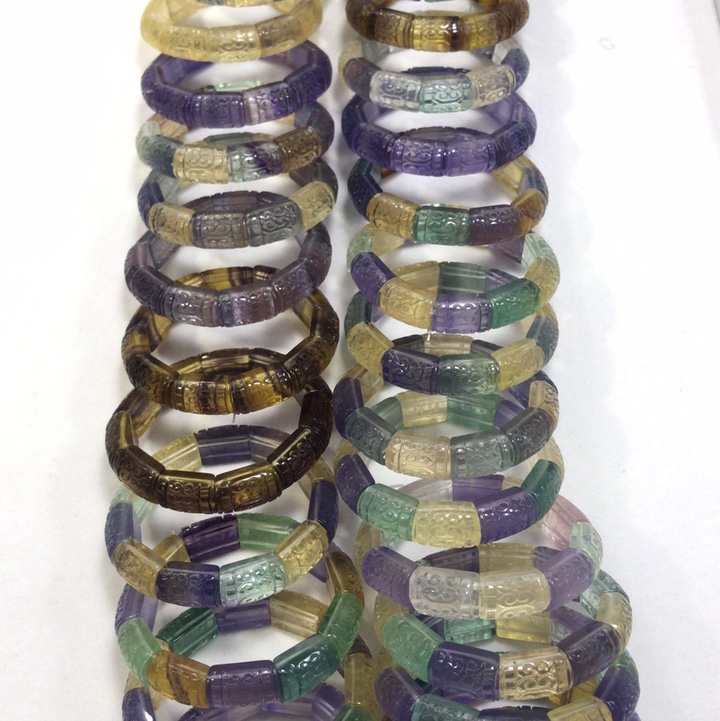 The white jade crystal pearl lady fluorite bracelet is multi-functional