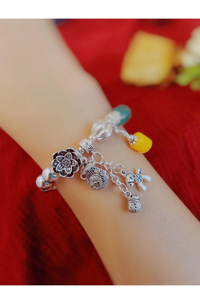 The Jingpoli brand SL95 Tibetan silver colored agate crystal bracelet is a niche, retro, ethnic-style Tibetan silver artistic bracelet. It's a silver agate bracelet that will make you rich soon detail image 3