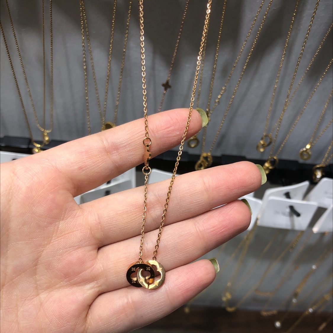 四叶草环环相扣锁骨链