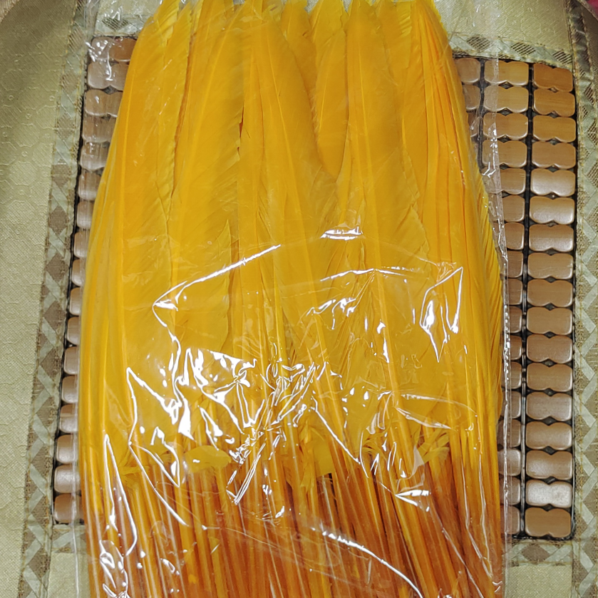 Goose blade feather 20-25 cm golden yellow