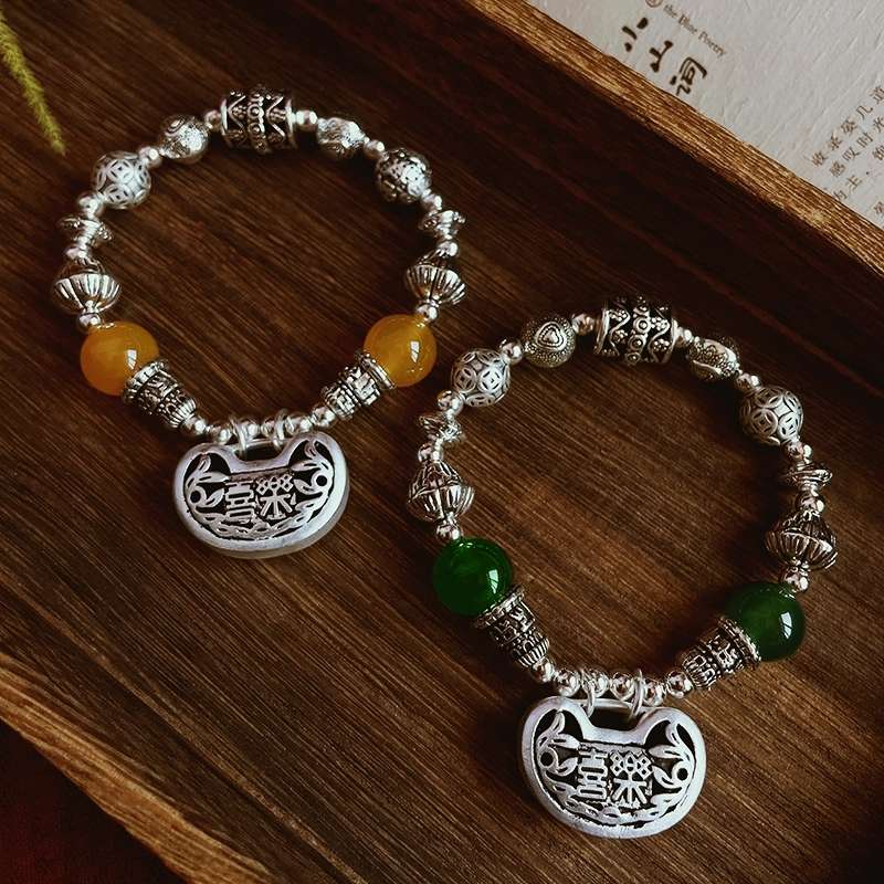 Handmade multi-treasure bracelet, creative woven bracelet, couple gift bracelet for men and women, hidden silver longevity lock bracelet Application Scenario