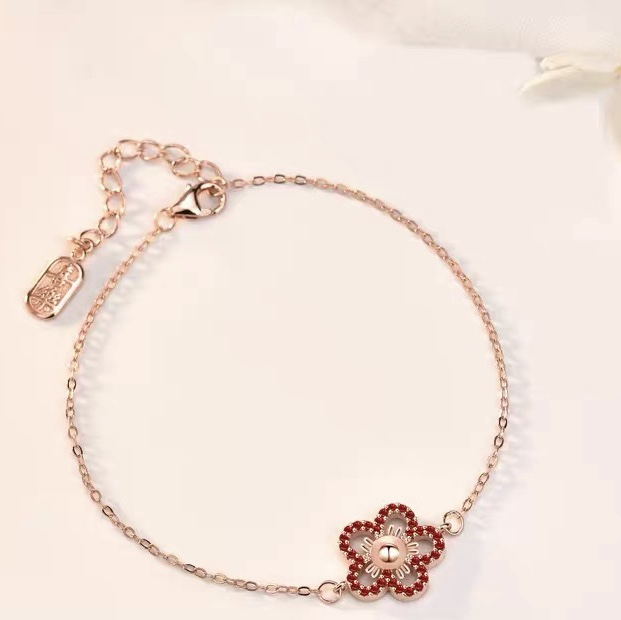 Small red flower bracelet