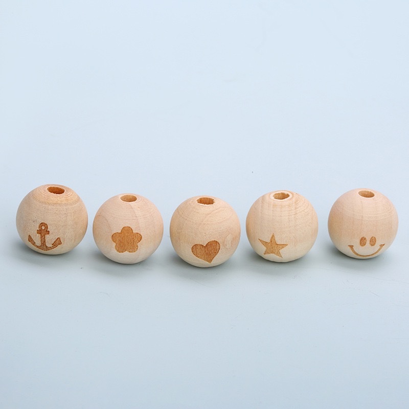 Laser-marked wooden beads in their original color detail image 1