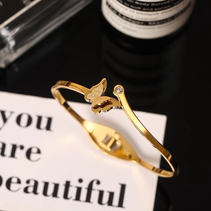 The new titanium steel jewelry item, the butterfly female stainless steel bracelet, is selling well detail image 3