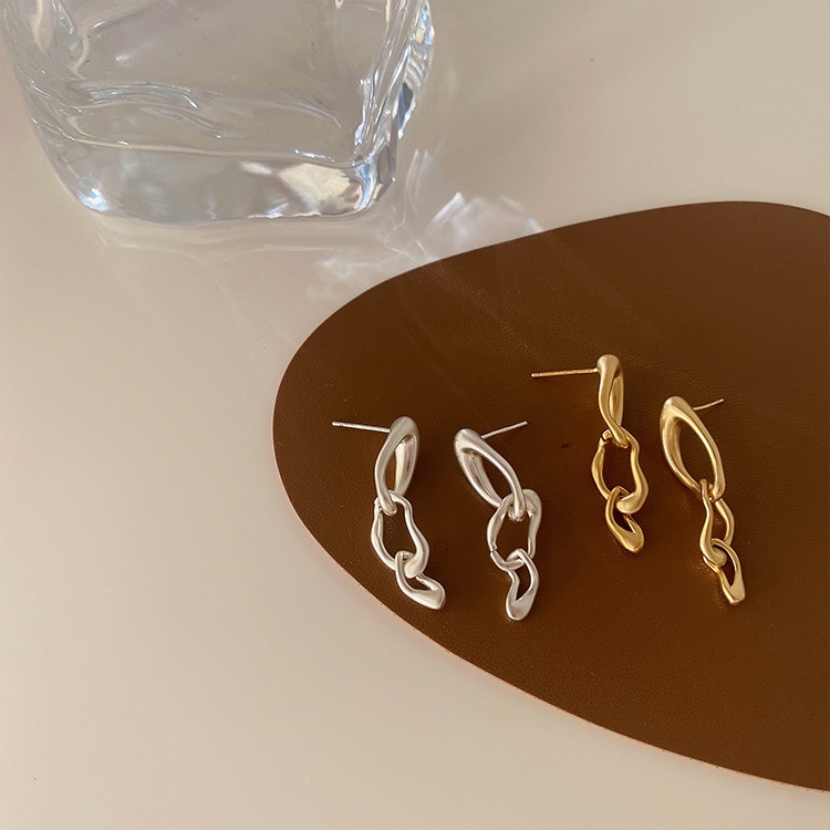 Shaped multi-hoop metal earrings, Hong Kong style thumbnail