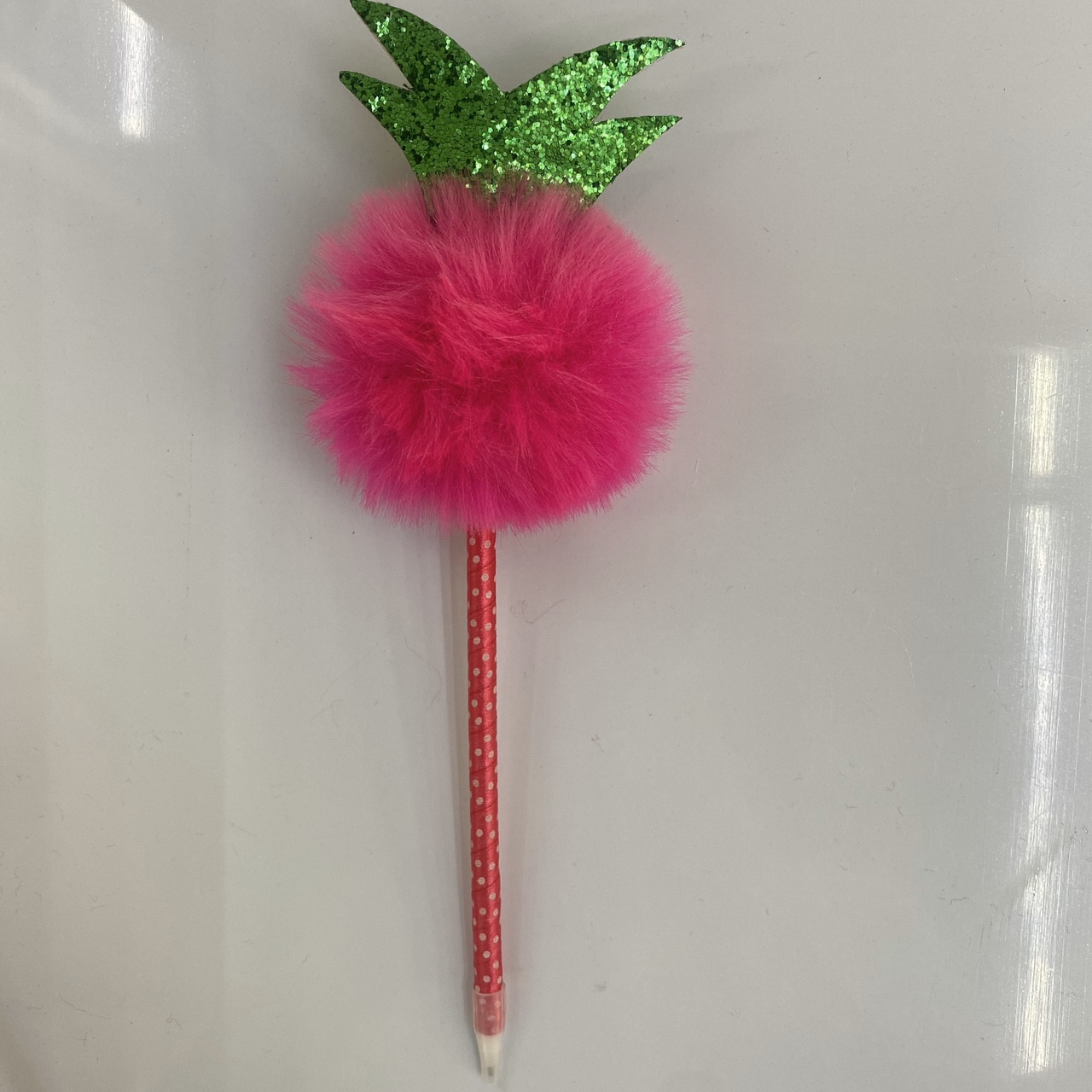 梅红色菠萝造型毛球工艺笔