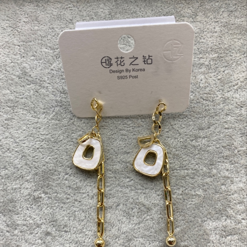 Korean Dongdaemun chain sheet earrings
