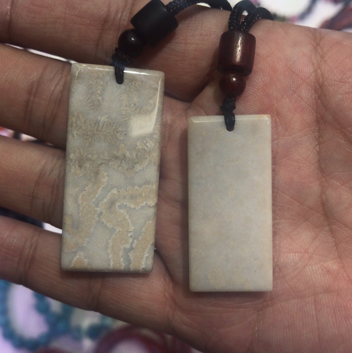 White jade crystal pearl jade, rain flower stone, suitable for people of all ages and genders, sweater chain, coral jade, chrysanthemum stone, no worries brand, heart-shaped pendant, special for shopping malls, square brand, coral jade