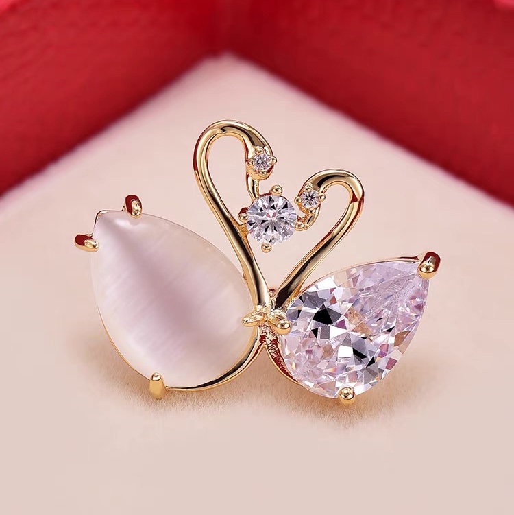 Brooch anti-slip buckle summer artifacts high-grade female collar decorative clothes exposure network red pin 2021 new model