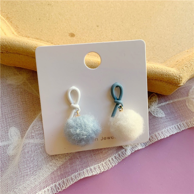 Adornos de oído pendientes pendientes de oído clips de oído dulce adorable pompón ins chica dulce accesorios de oído japonés y coreano chok yin estilo pendientes de oído clips de oído