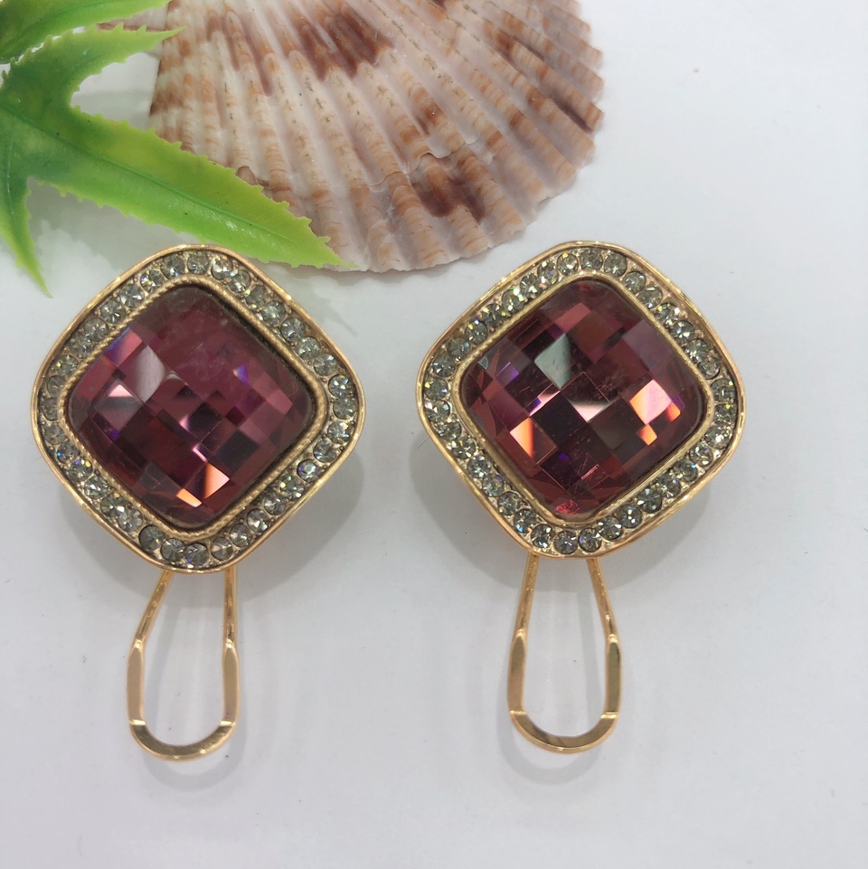 Fashion trends all match the cute temperament of the western girl earrings