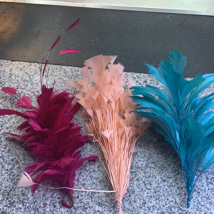 Triangular hair wire flower