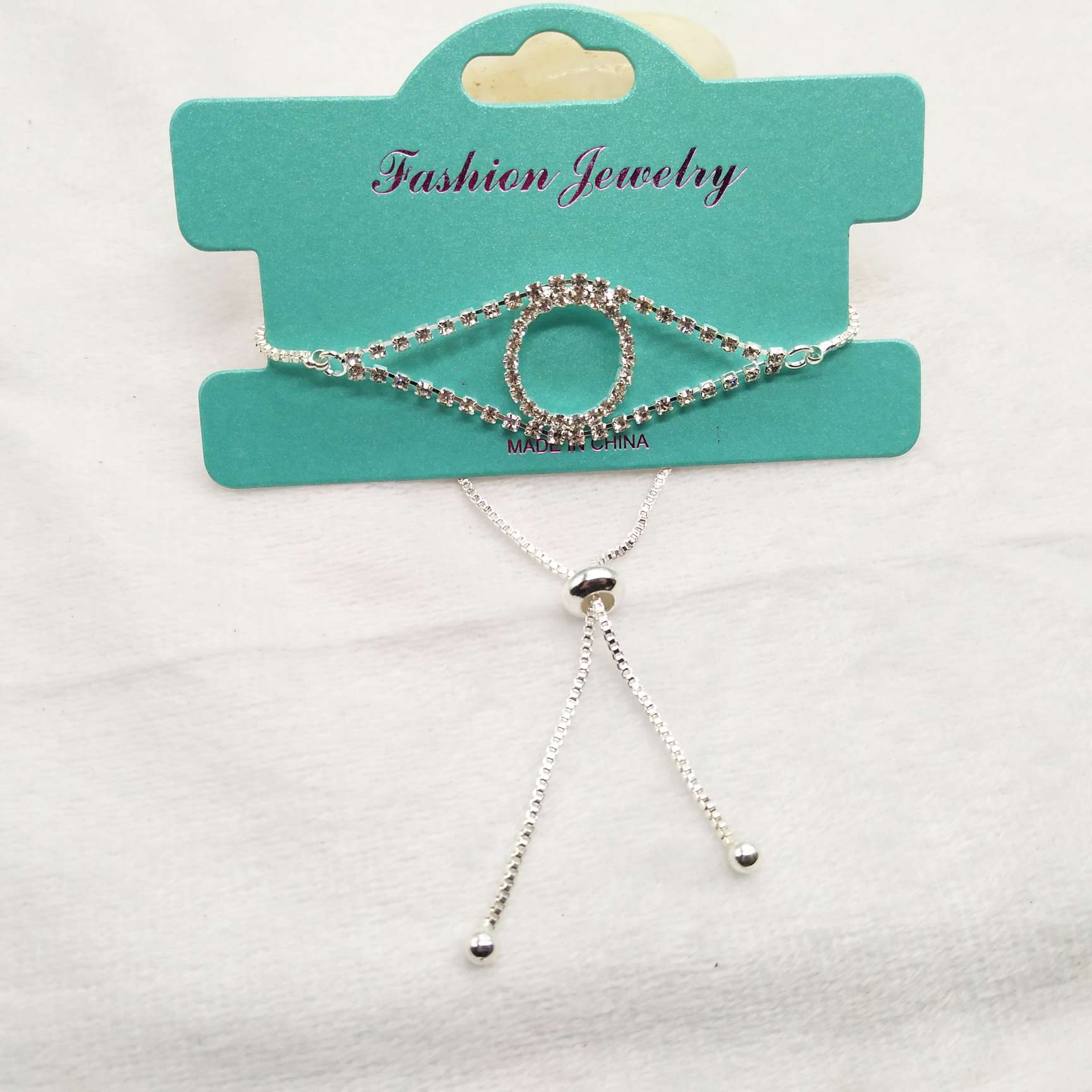 The 2021 new full-diamond bracelet is a popular accessory and adjustable bracelet Specification image