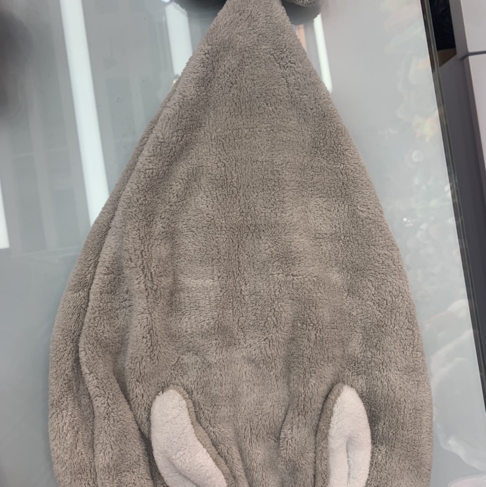 灰色兔耳朵浴帽