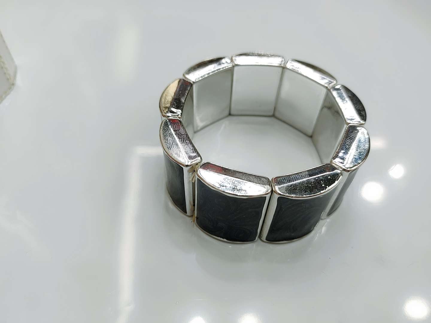 The new and versatile CCB bracelet, a simple and fashionable bracelet, is a trendy accessory Application Scenario