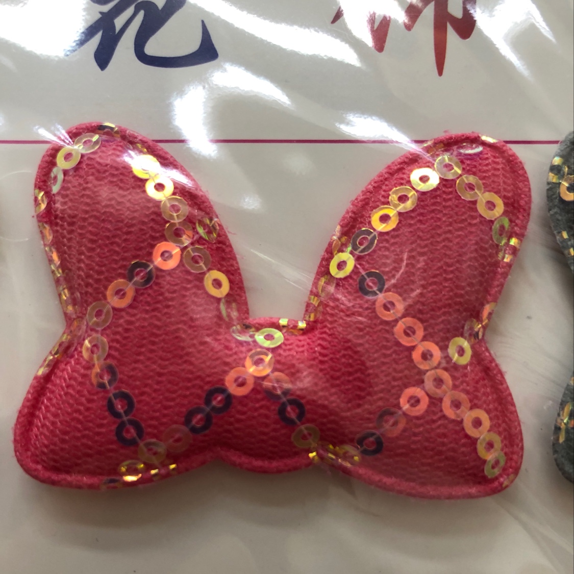 Diamond-shaped checkered bow tie details Picture
