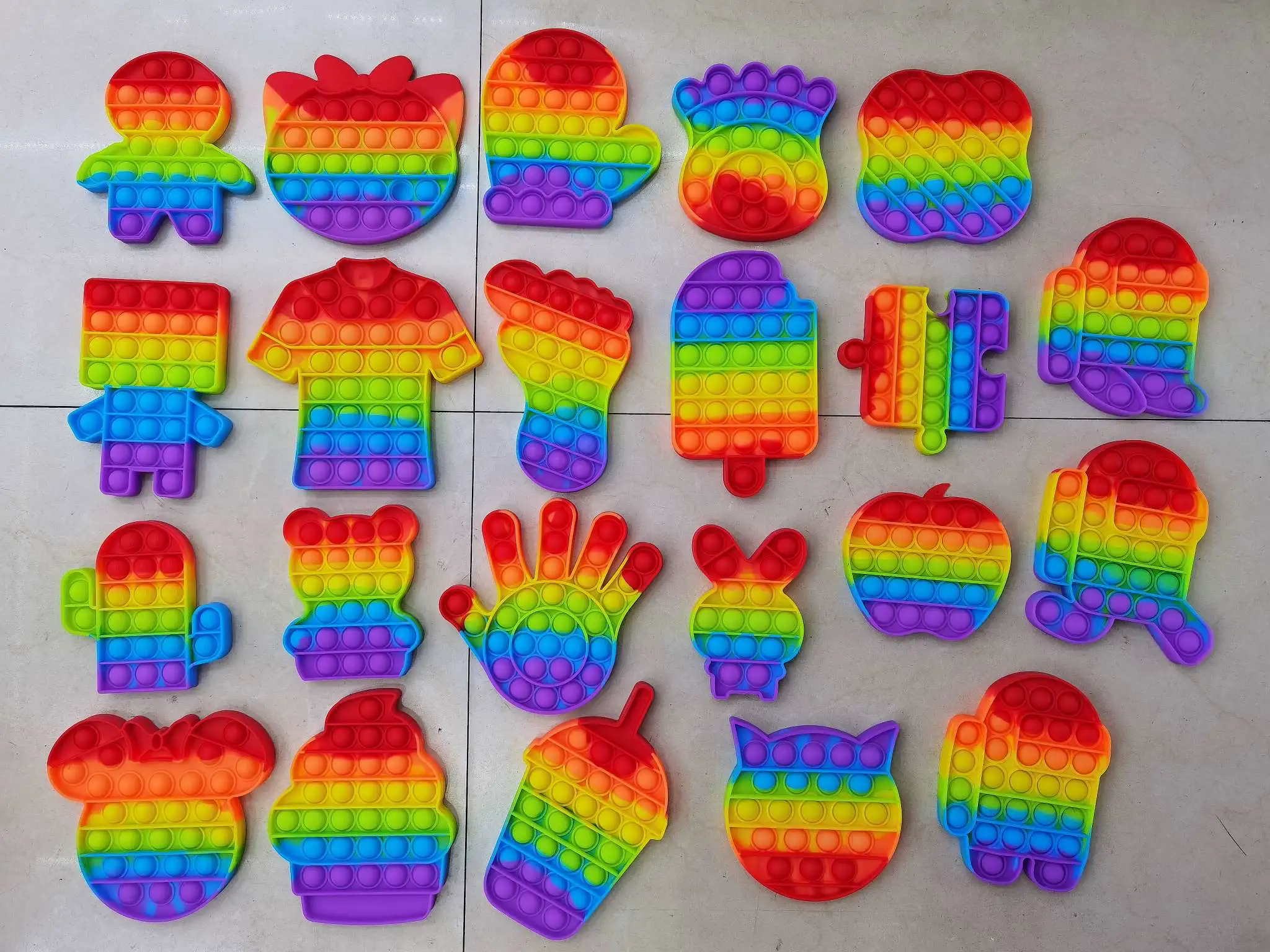 Helado arco iris burbuja diversión ocio entretenimiento descompresión detail image 2