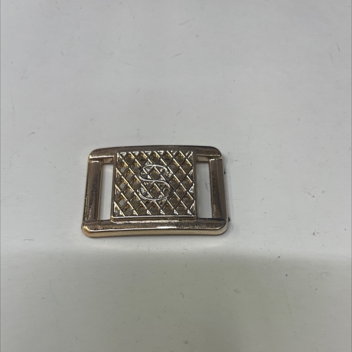 The shoe buckle is electroplated with 186#