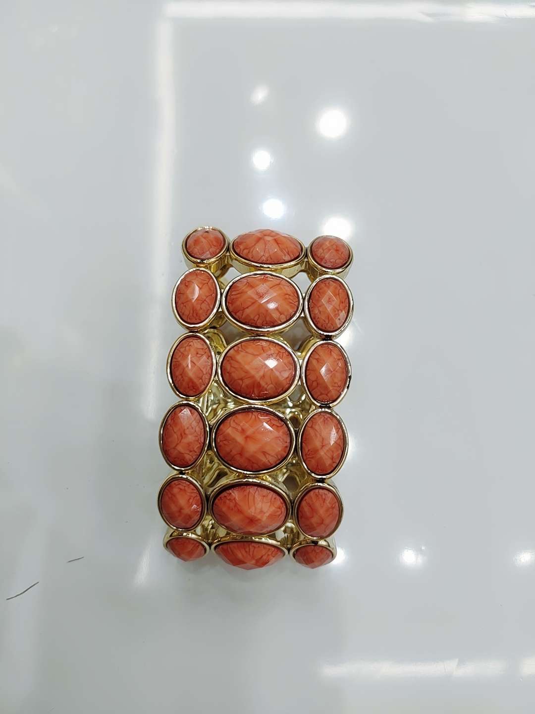 The new and popular CCB bracelet, a retro and versatile European and American accessory, is simple and fashionable. It's a trendy bracelet Application Scenario
