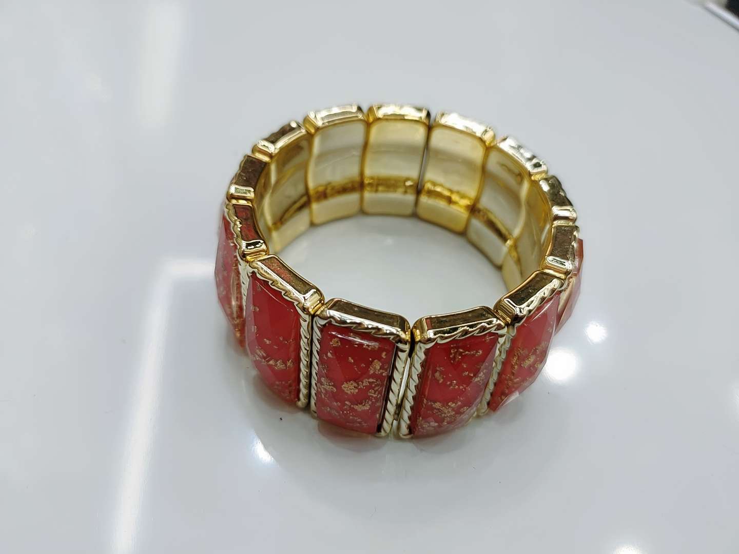 The new and popular CCb bracelet, a versatile European and American accessory, is simple and fashionable. It's a trendy bracelet Application Scenario