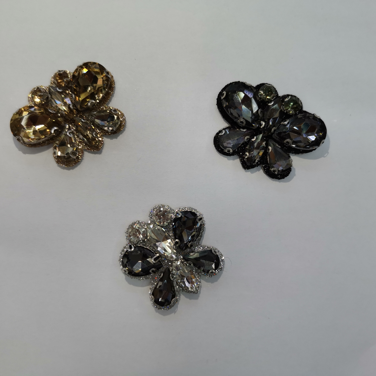 Factory direct sales of high-end clothing accessories, brooches, other display props, matching tools, elegant other clothing display props