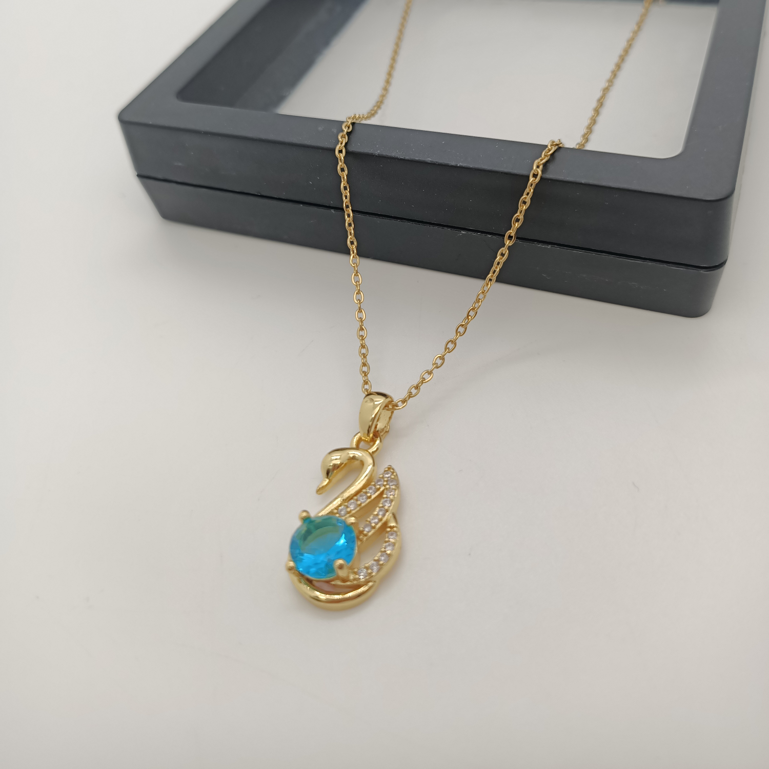 131 European and American simple, niche and high-end K-gold necklace, women's Instagram trendy, light luxury and cold style collarbone necklace